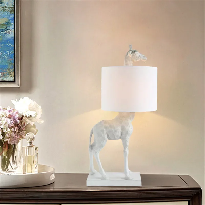 Home Decor Lighting Manufacturer - Lampada da tavolo giraffa in resina